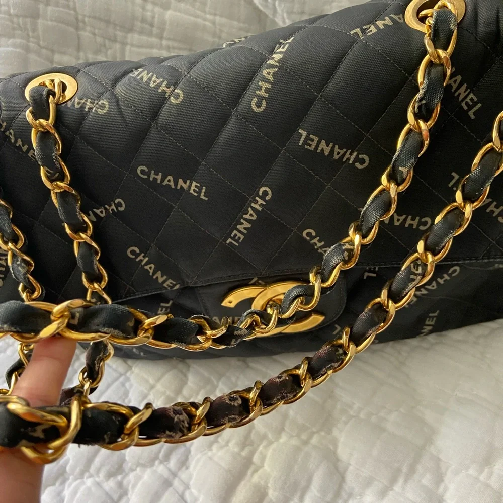 Chanel Vintage Rare 1990s Quilted Logo Letters Maxi Jumbo Classic Flap - Picture 3 of 17